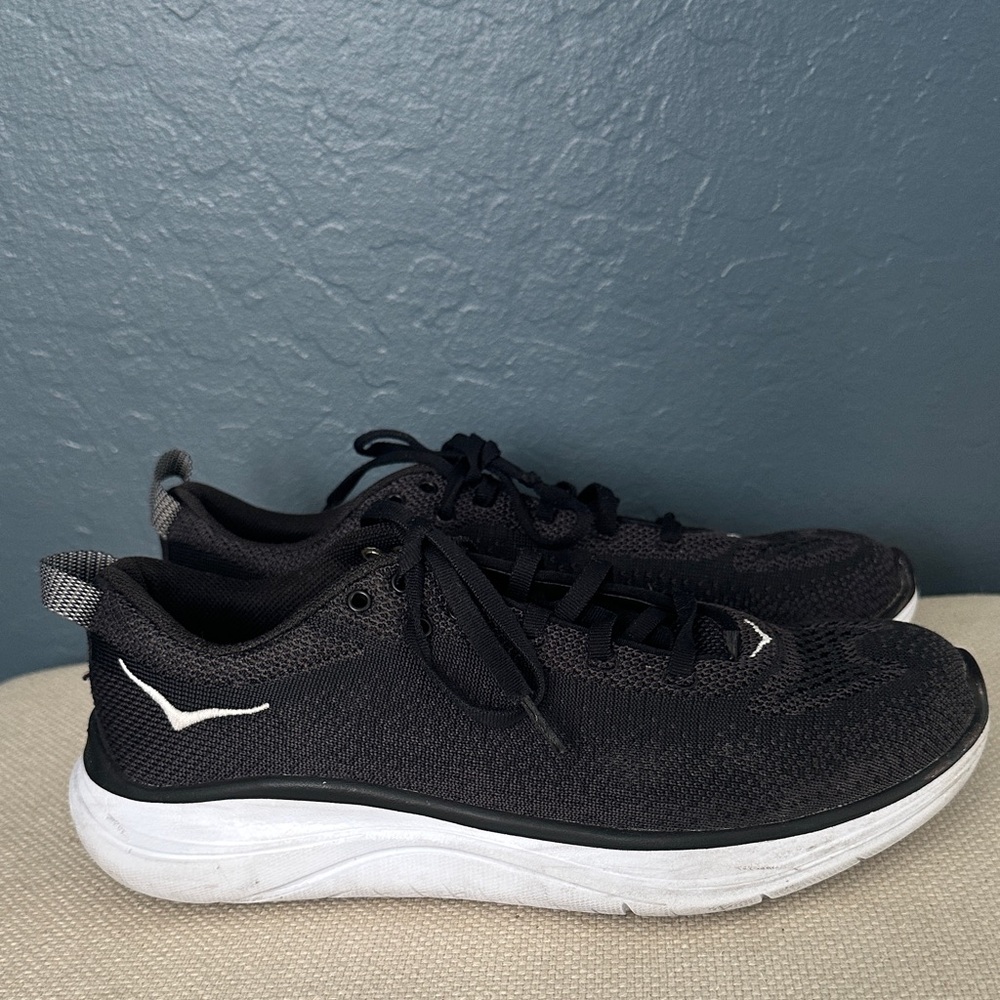 Hoaka Hupana One Black and White Women's Athletic Shoes